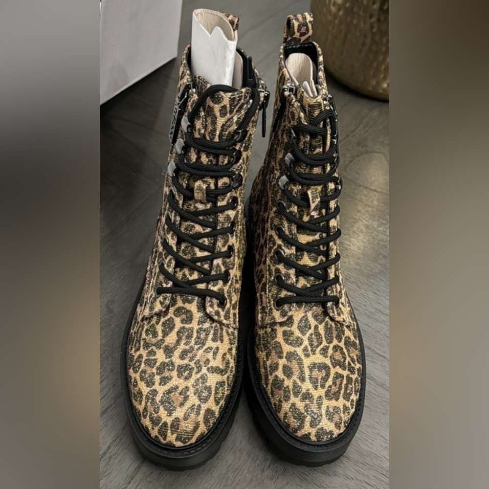 Guess Womens Fearne 2 Platform Lug Sole Combat & Lace-up Boots - Picture 2 of 5